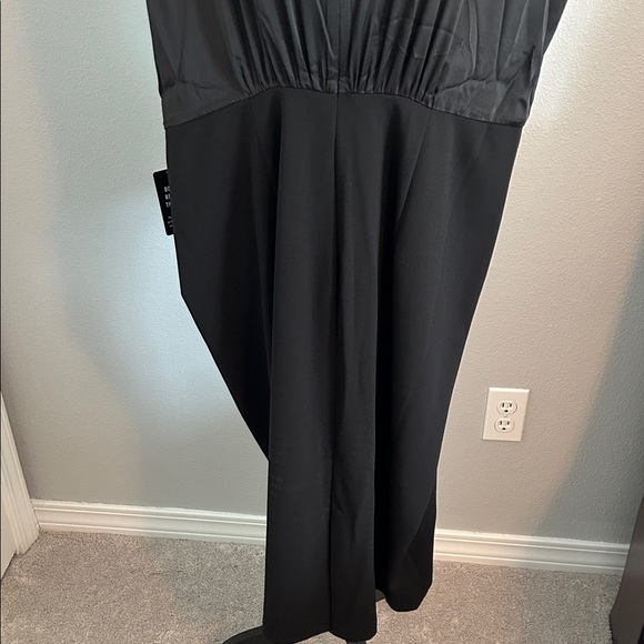 Express Elegant Black Midi Dress - Picture 4 of 8